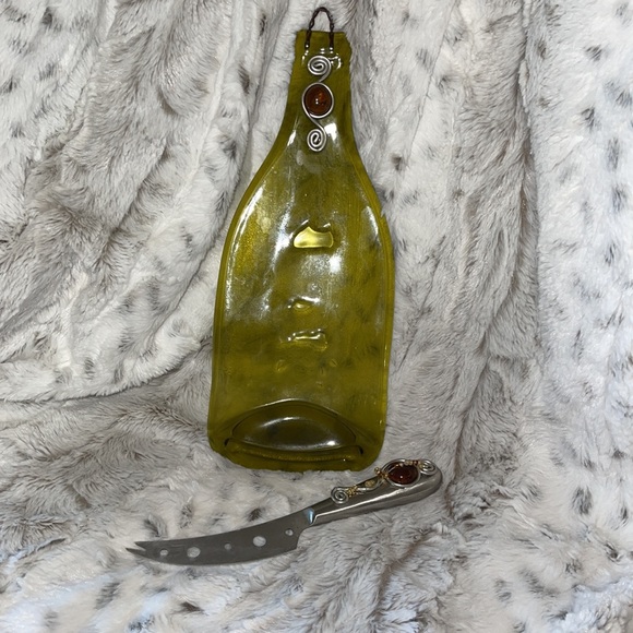 Hand Crafted Wine Bottle Cheese Serving Set - Picture 5 of 5
